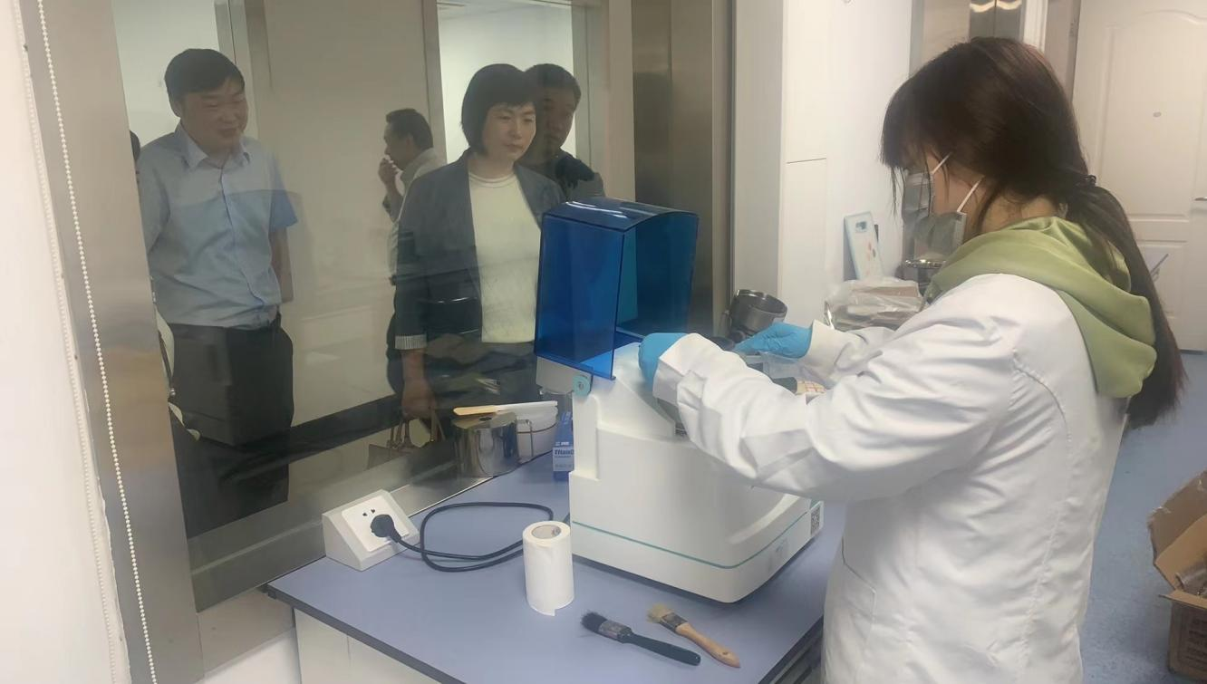 咸寧高新區(qū)領(lǐng)導(dǎo)深入調(diào)研，助推食品飲料產(chǎn)業(yè)檢驗(yàn)檢測(cè)服務(wù)升級(jí)